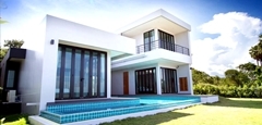 <b>Three Bedroom Beachfront Pool Villa</b>